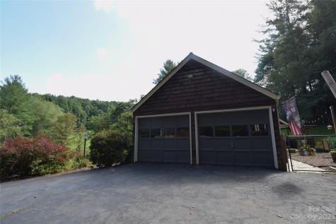 1724 White Oak Road Bakersville NC 28705