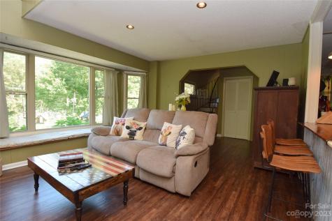 1724 White Oak Road Bakersville NC 28705