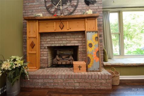 1724 White Oak Road Bakersville NC 28705