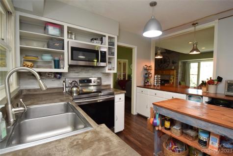 1724 White Oak Road Bakersville NC 28705
