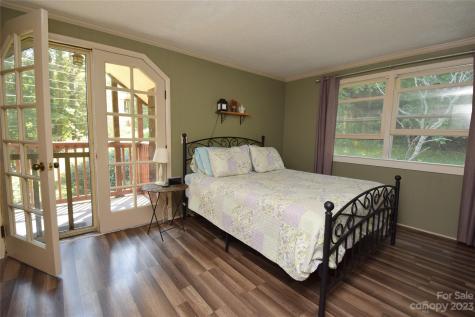 1724 White Oak Road Bakersville NC 28705