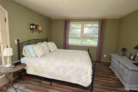 1724 White Oak Road Bakersville NC 28705