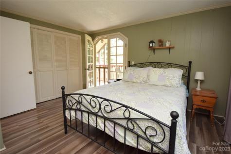 1724 White Oak Road Bakersville NC 28705