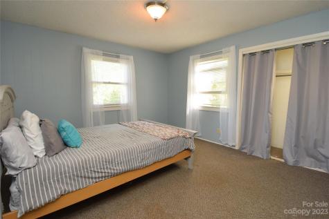 1724 White Oak Road Bakersville NC 28705