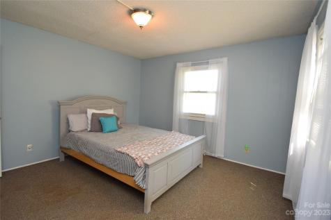 1724 White Oak Road Bakersville NC 28705