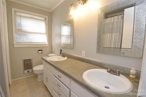 1724 White Oak Road Bakersville NC 28705