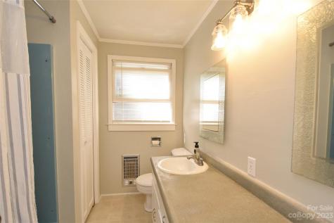 1724 White Oak Road Bakersville NC 28705