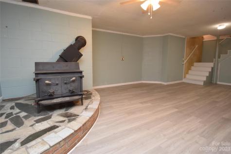 1724 White Oak Road Bakersville NC 28705