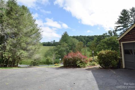 1724 White Oak Road Bakersville NC 28705