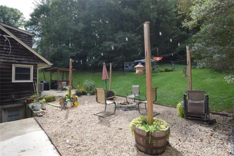 1724 White Oak Road Bakersville NC 28705