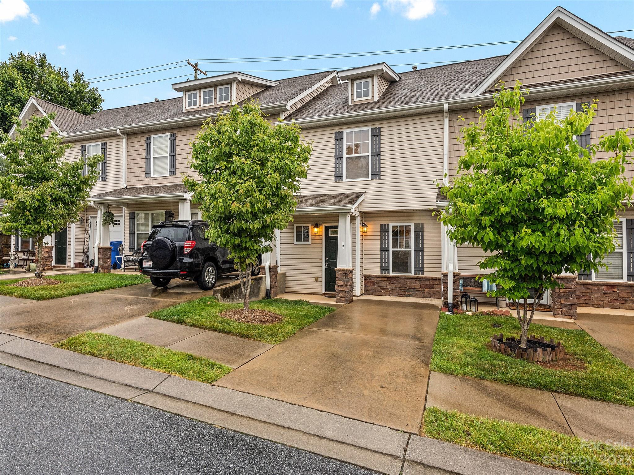 17 Amersham Lane Fletcher NC 28732