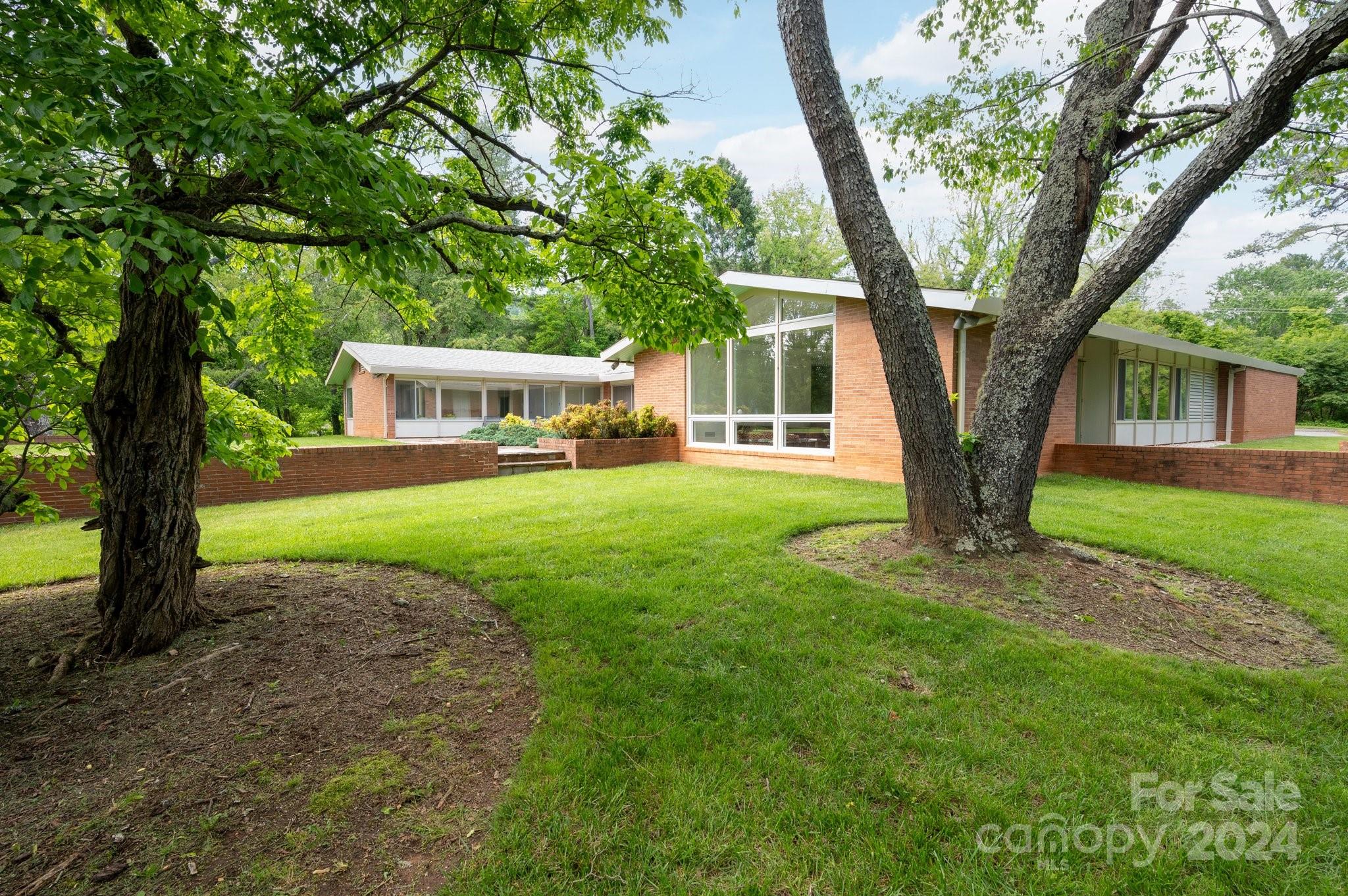 14 Saint Charles Place Asheville NC 28804