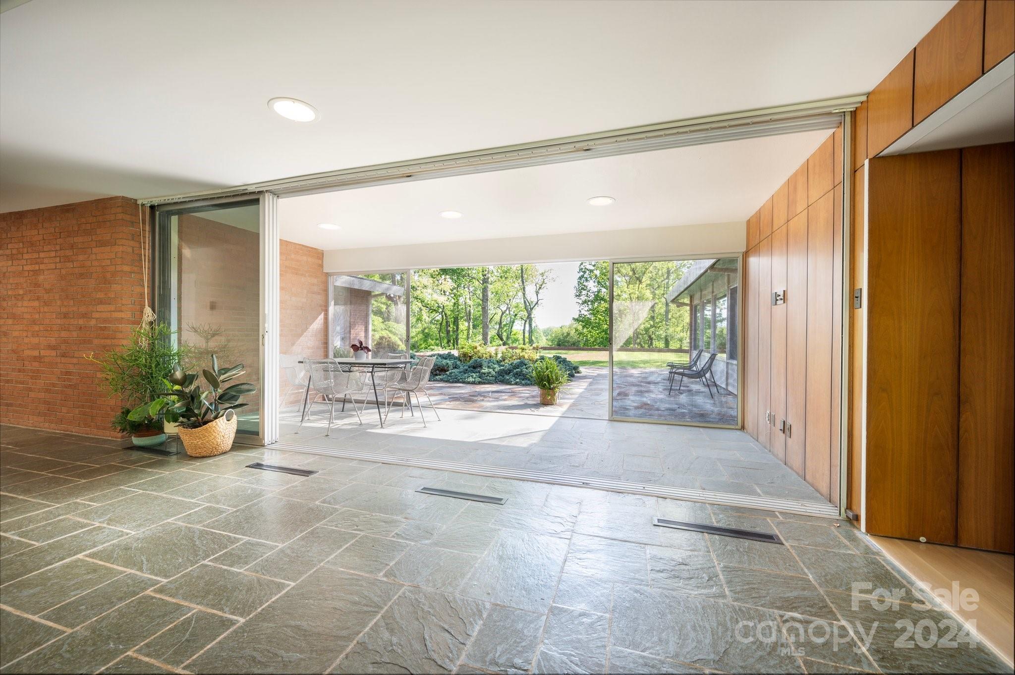 14 Saint Charles Place Asheville NC 28804
