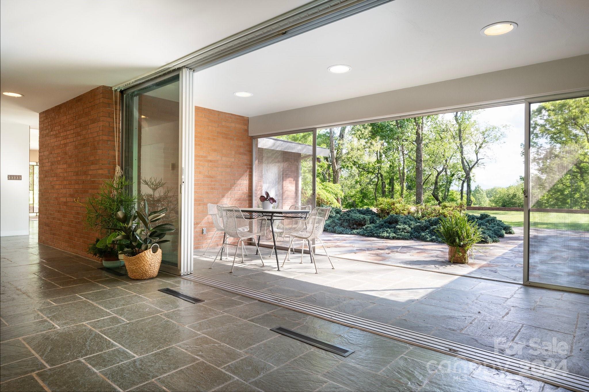 14 Saint Charles Place Asheville NC 28804