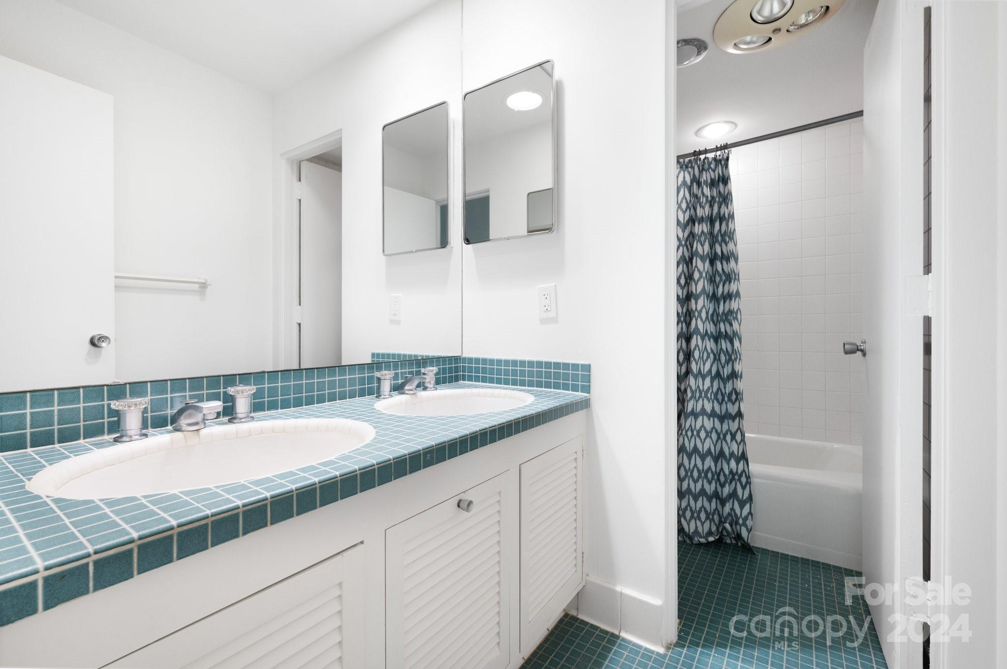 14 Saint Charles Place Asheville NC 28804