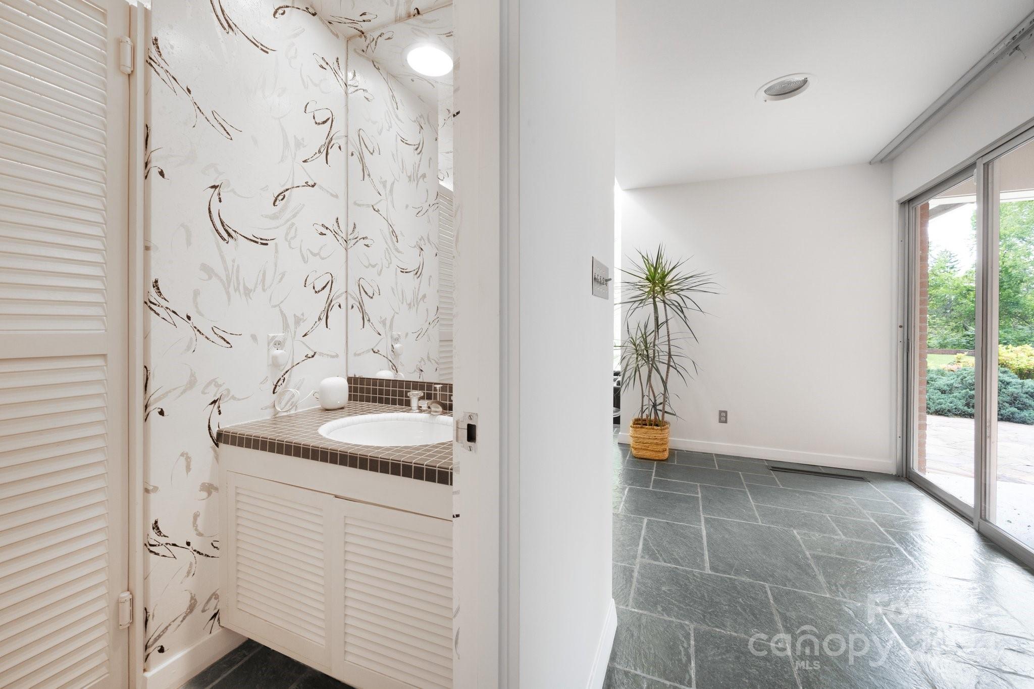 14 Saint Charles Place Asheville NC 28804