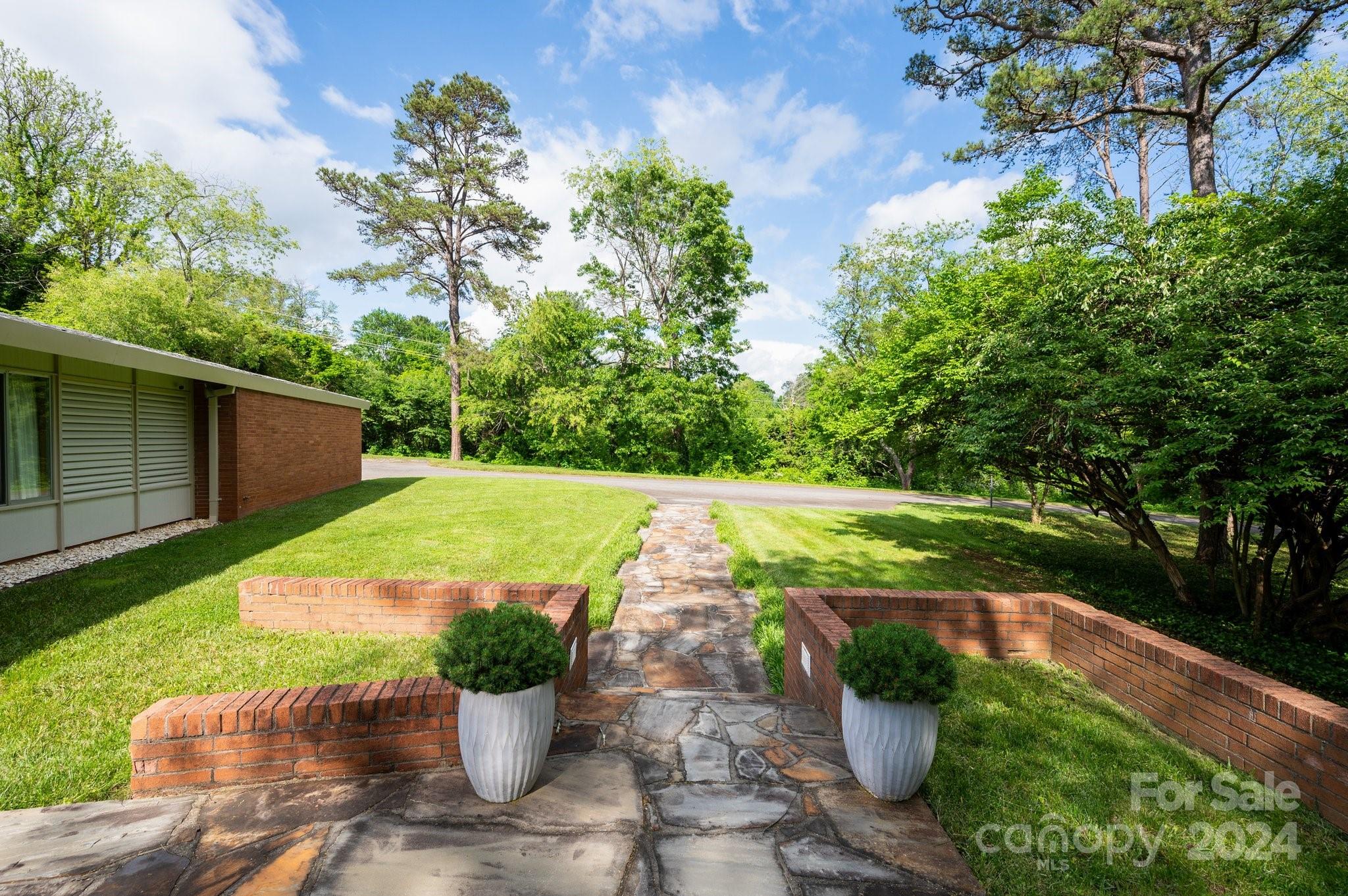 14 Saint Charles Place Asheville NC 28804