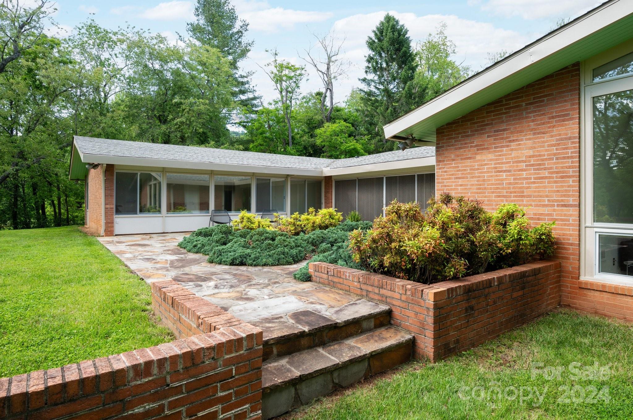 14 Saint Charles Place Asheville NC 28804