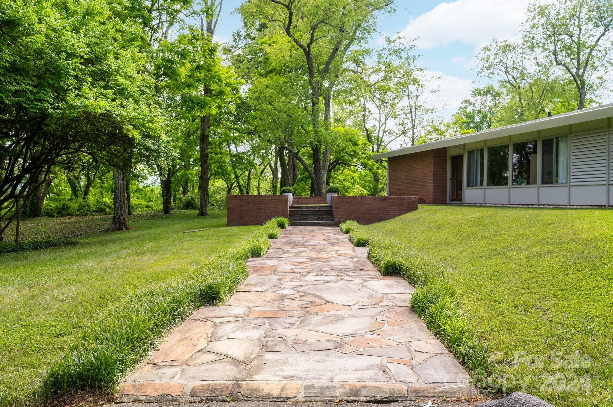 14 Saint Charles Place Asheville NC 28804