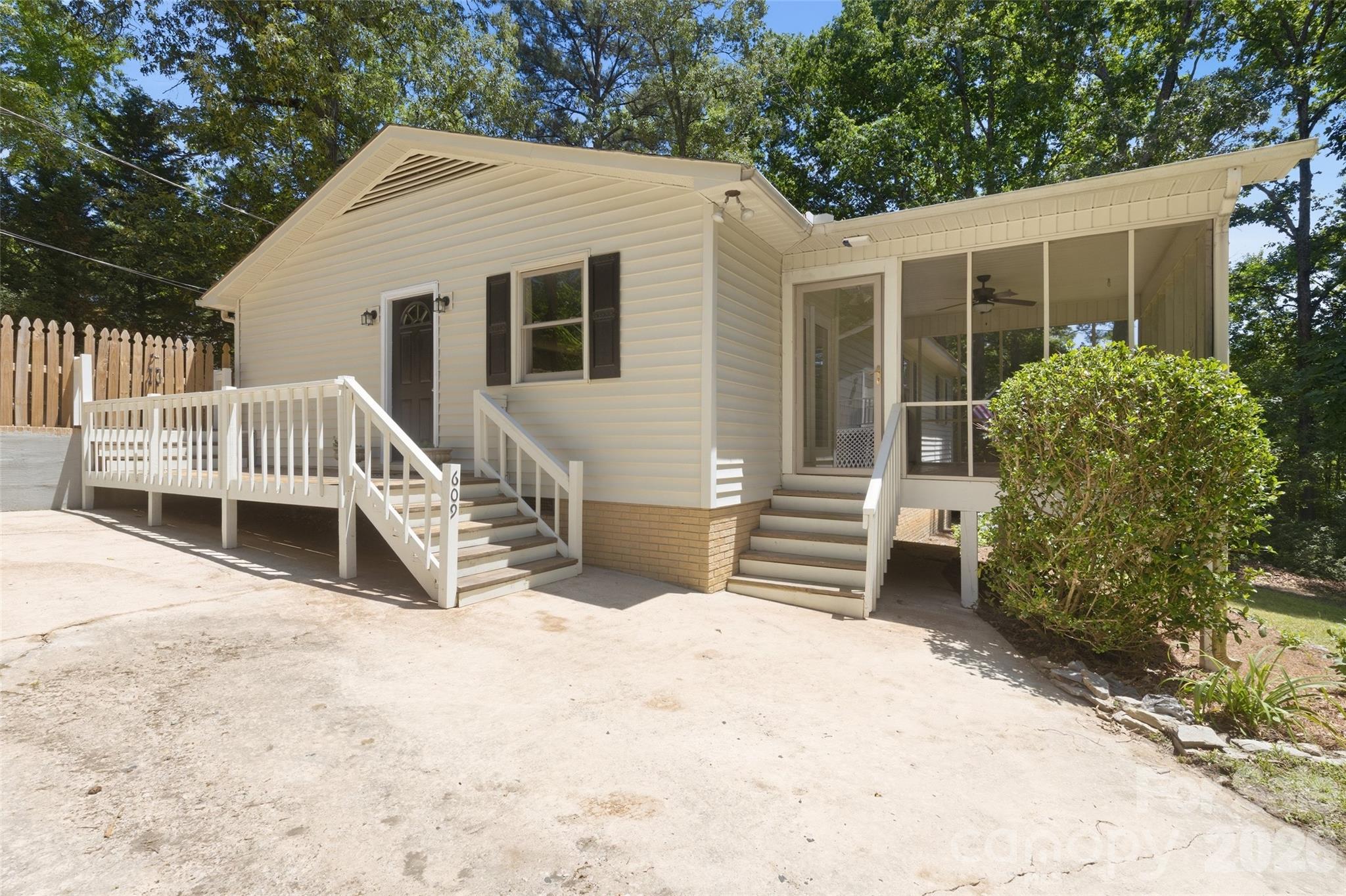 609 Davis Street Lancaster SC 29720