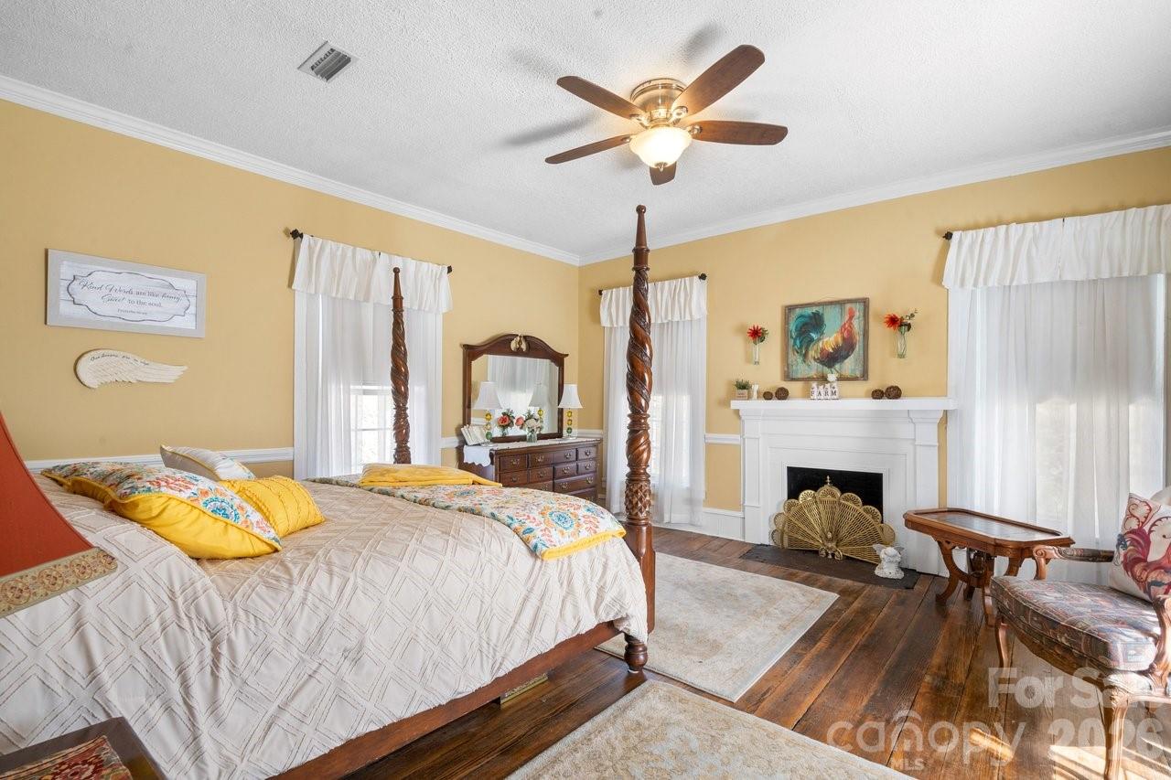 1307 Oakridge Farm Highway Mooresville NC 28115