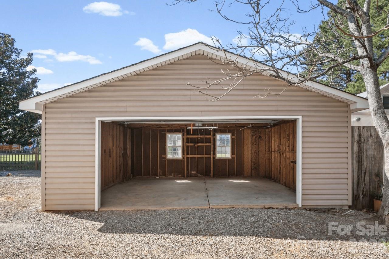 1307 Oakridge Farm Highway Mooresville NC 28115