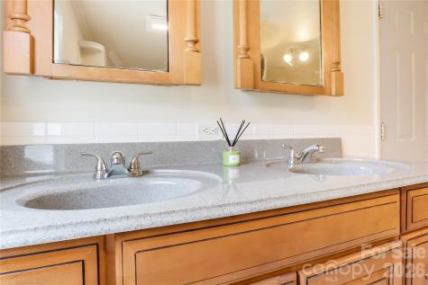 13 Rosscraggon Drive Asheville NC 28803