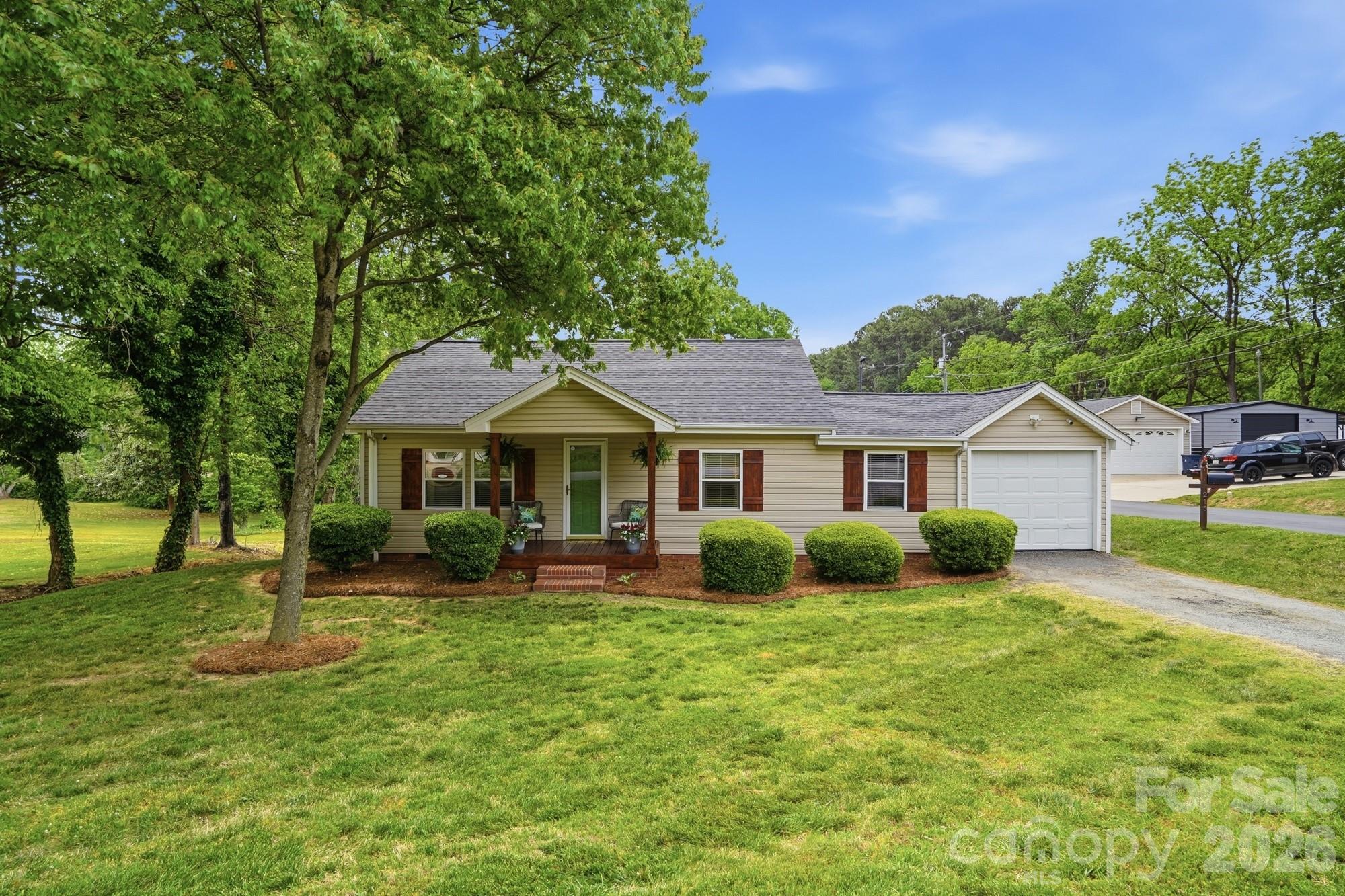215 W Dallas Road Stanley NC 28164