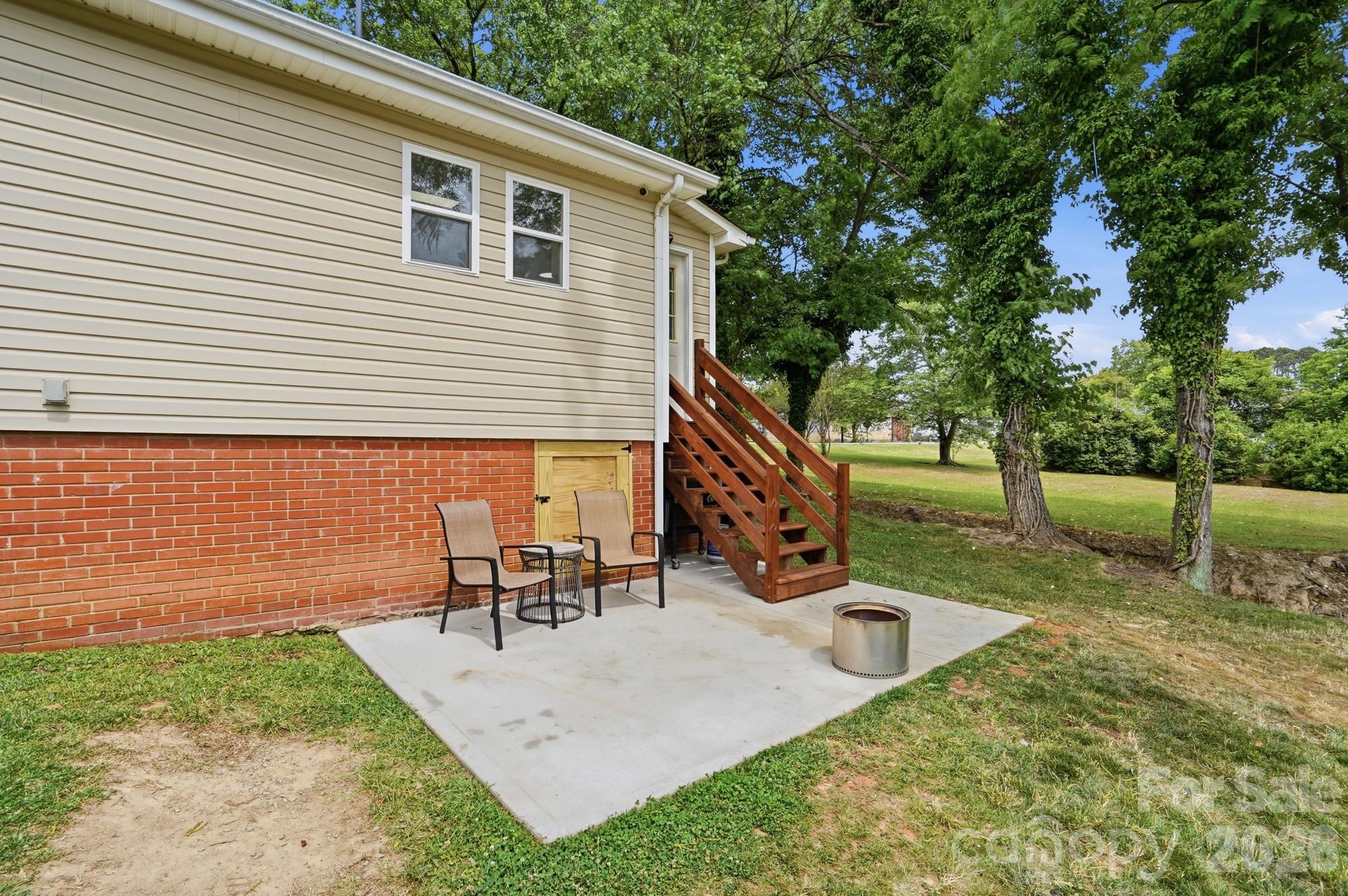 215 W Dallas Road Stanley NC 28164