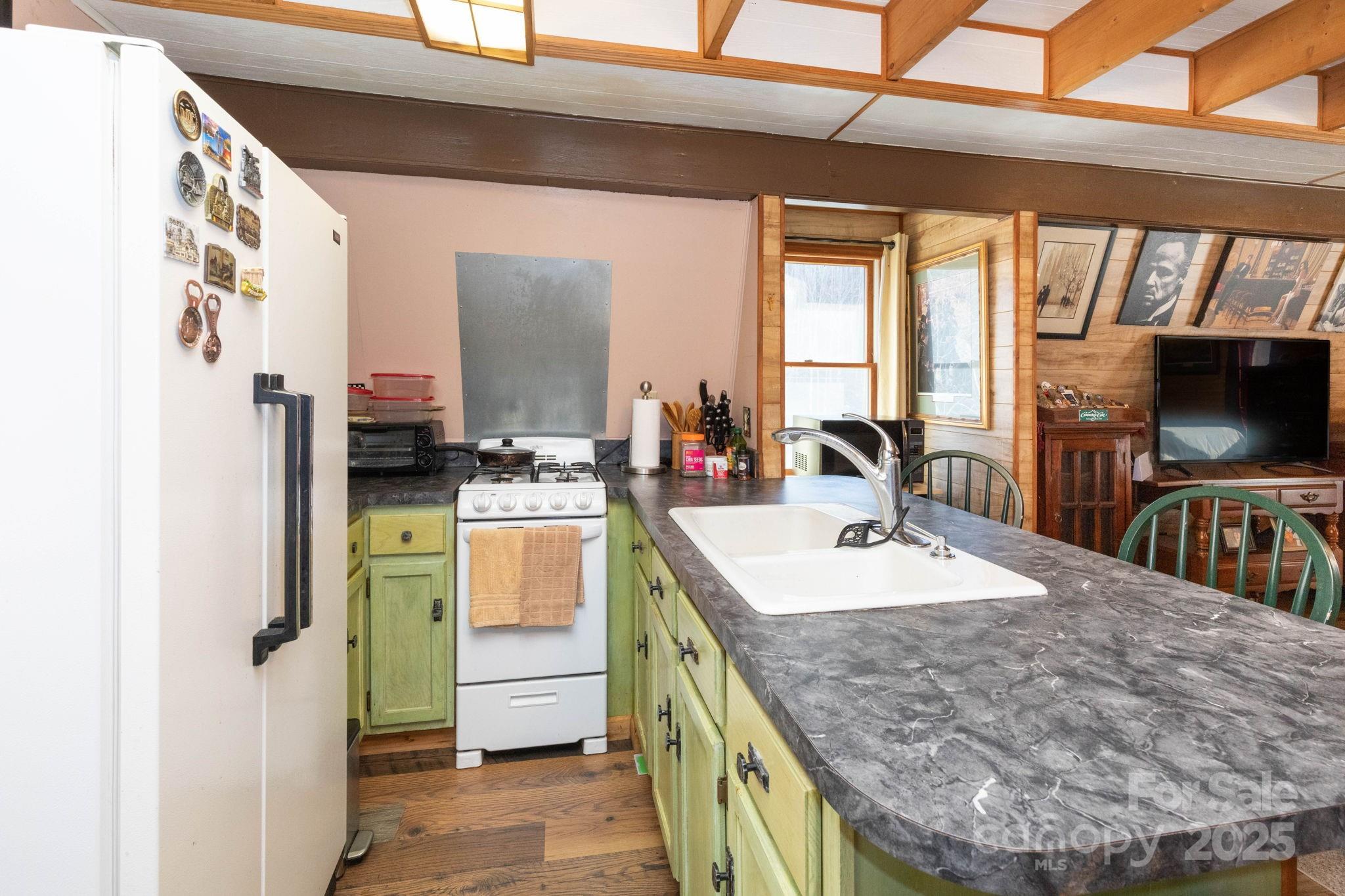 1010 & 1014 Melton Branch Road Bakersville NC 28705