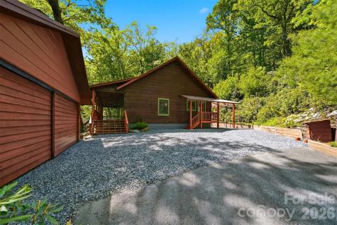 6220 Sunny Drive Newland NC 28657