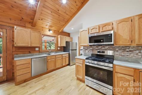 6220 Sunny Drive Newland NC 28657