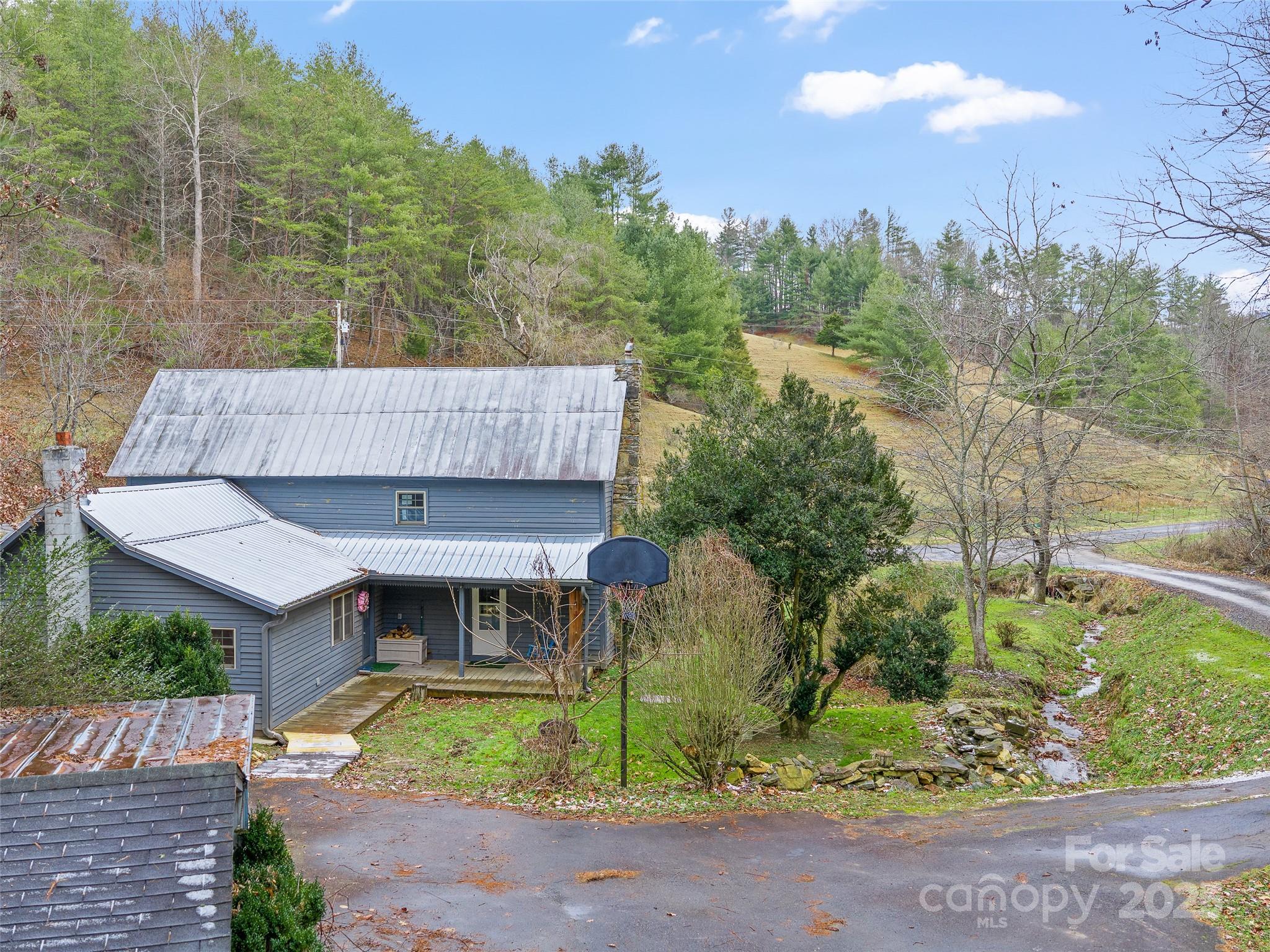34 Mccurry Road Burnsville NC 28714