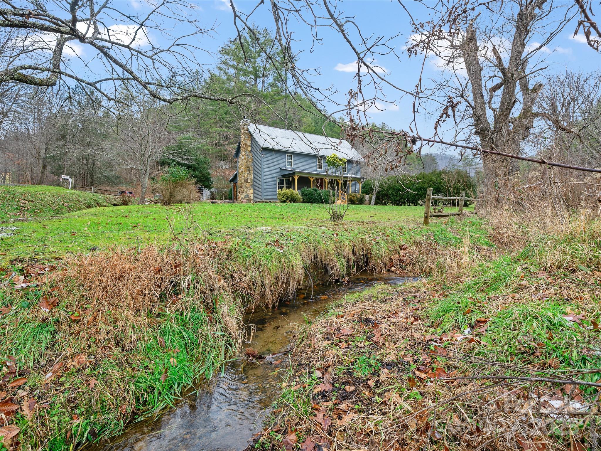 34 Mccurry Road Burnsville NC 28714