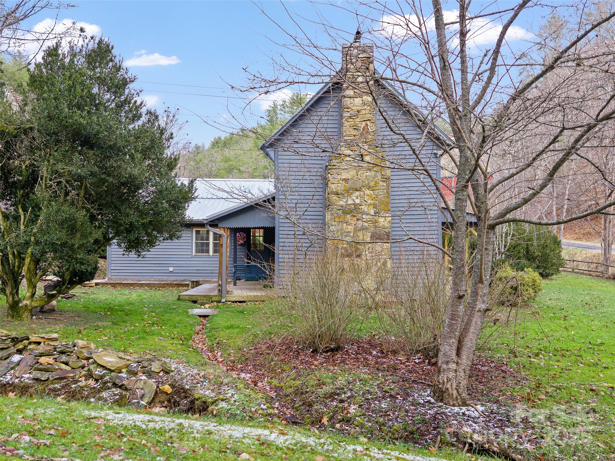 34 Mccurry Road Burnsville NC 28714