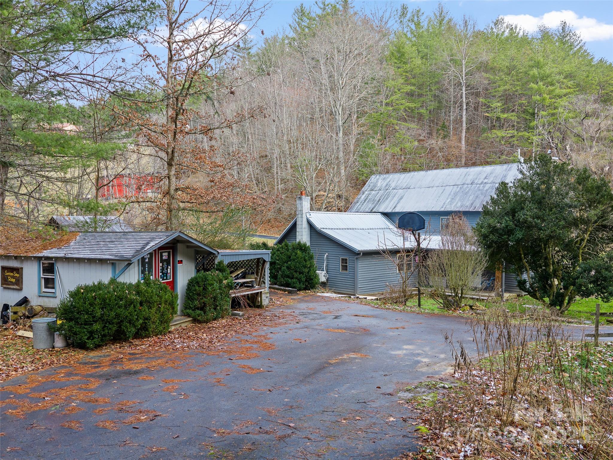 34 Mccurry Road Burnsville NC 28714