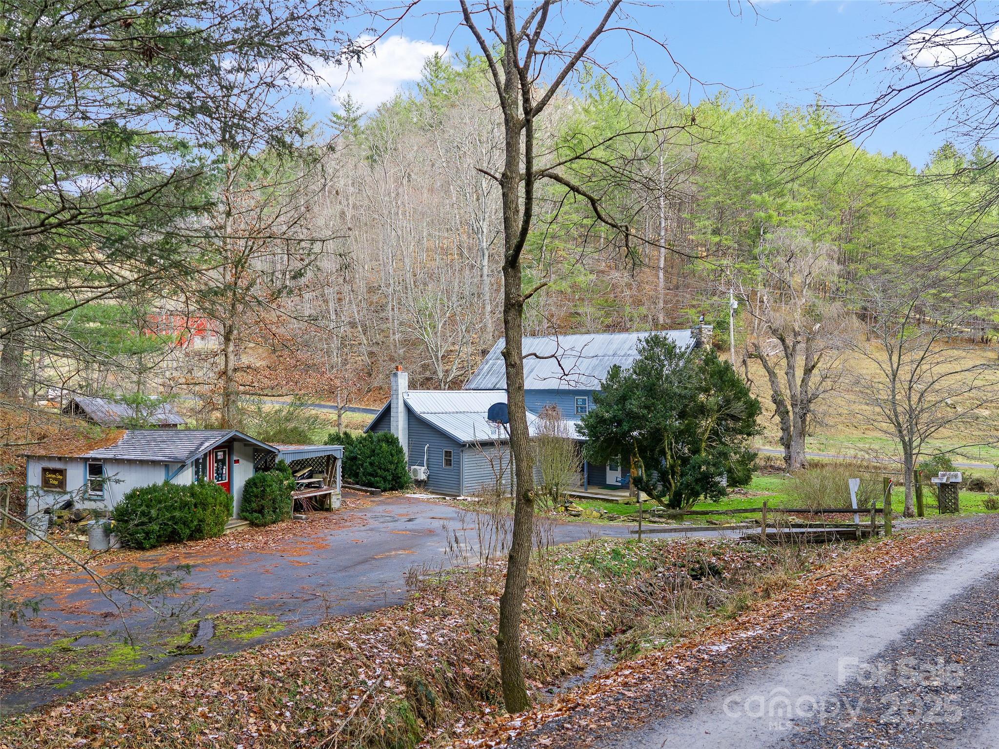34 Mccurry Road Burnsville NC 28714