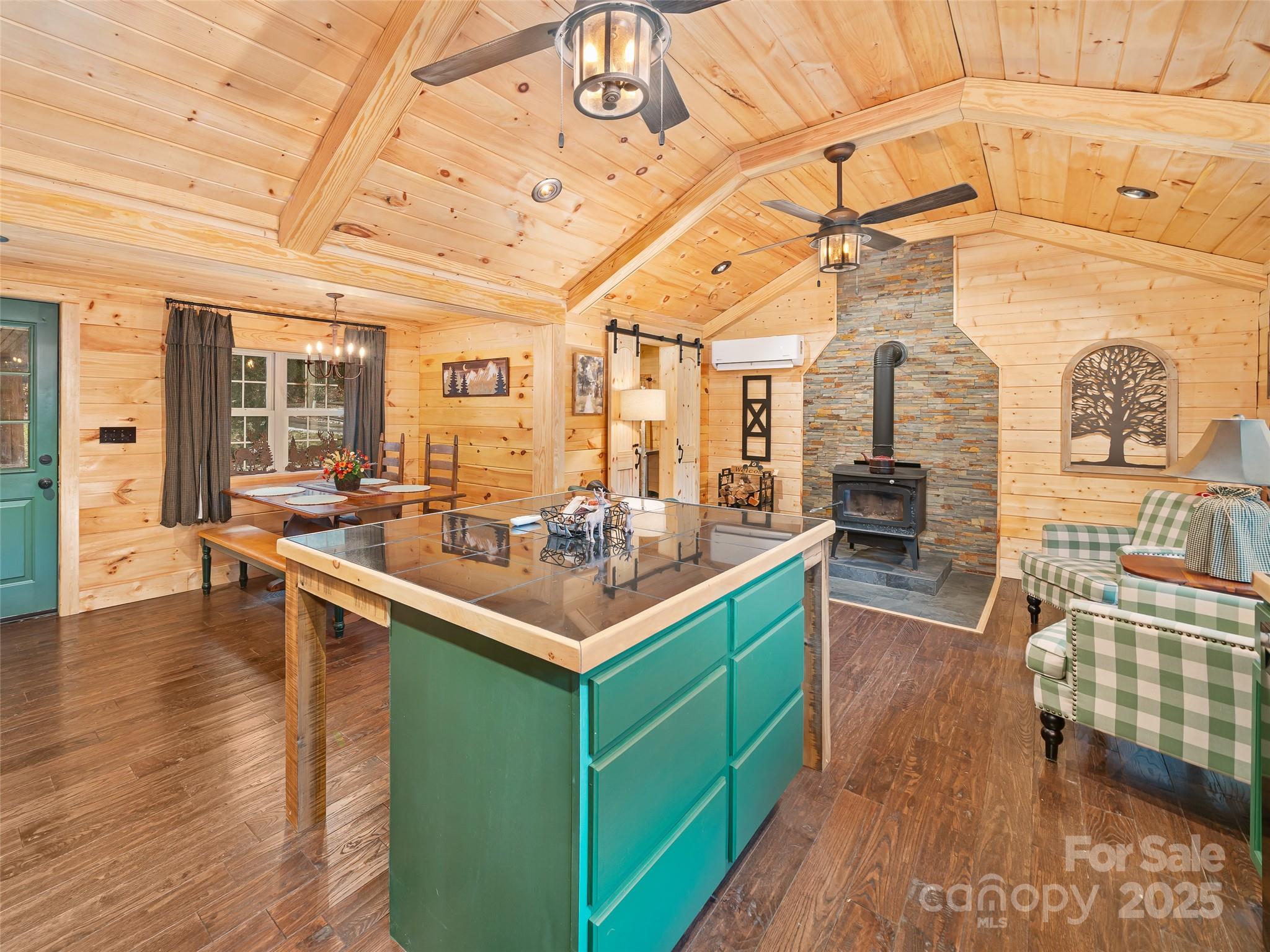 34 Mccurry Road Burnsville NC 28714