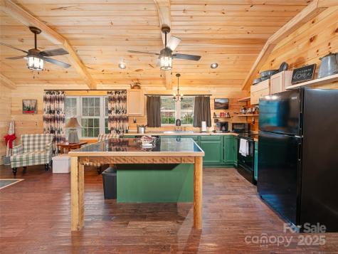 34 Mccurry Road Burnsville NC 28714