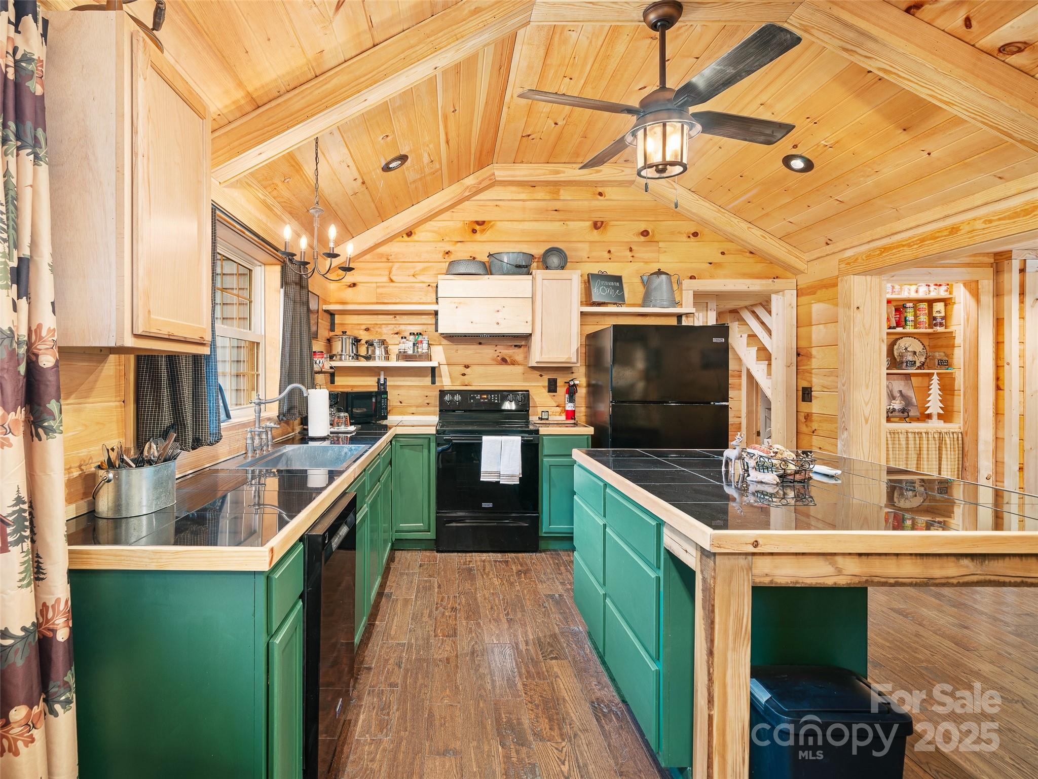 34 Mccurry Road Burnsville NC 28714