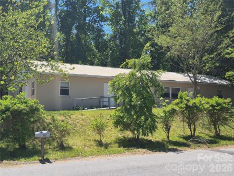 1745 Meadowbrook Terrace Hendersonville NC 28792