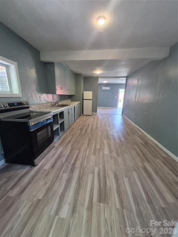 1745 Meadowbrook Terrace Hendersonville NC 28792