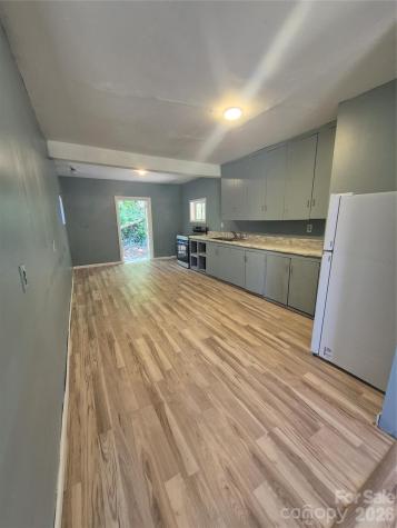 1745 Meadowbrook Terrace Hendersonville NC 28792