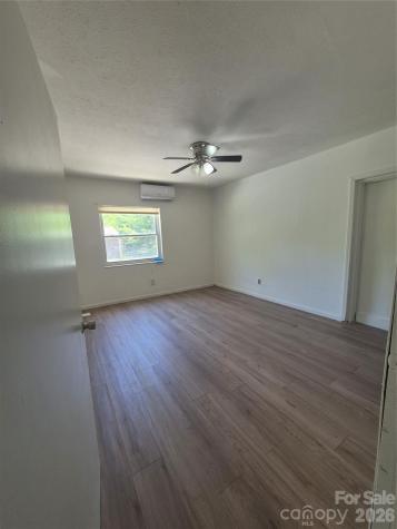 1745 Meadowbrook Terrace Hendersonville NC 28792