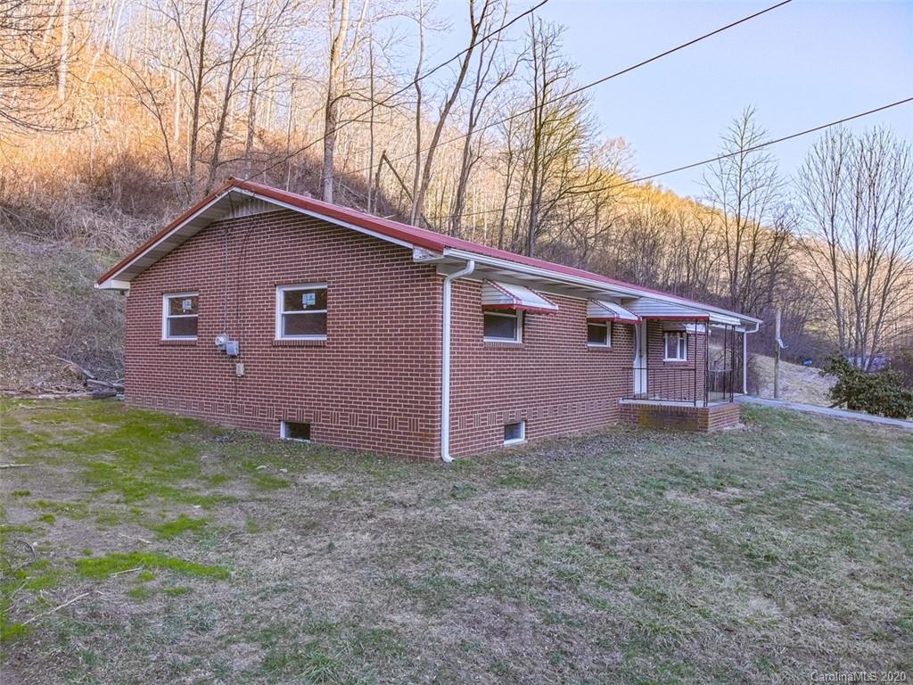 652 Roaring Creek Road Newland NC 28657