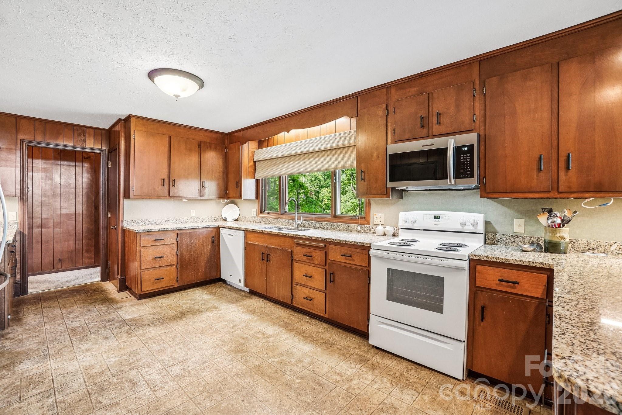 3 Greenbriar Woods Circle Etowah NC 28729