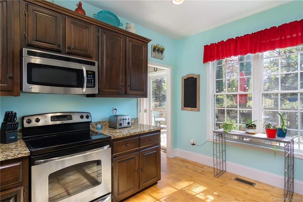 34 Stately Oak Way Swannanoa NC 28778