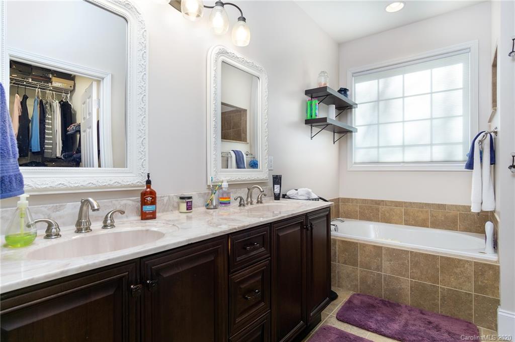 34 Stately Oak Way Swannanoa NC 28778