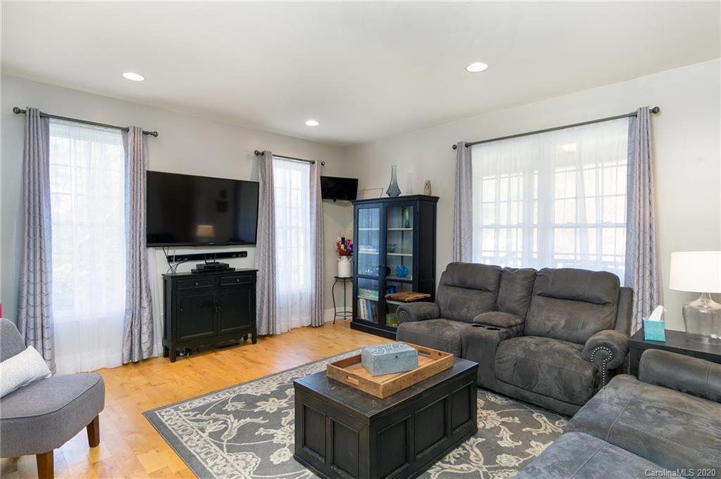 34 Stately Oak Way Swannanoa NC 28778