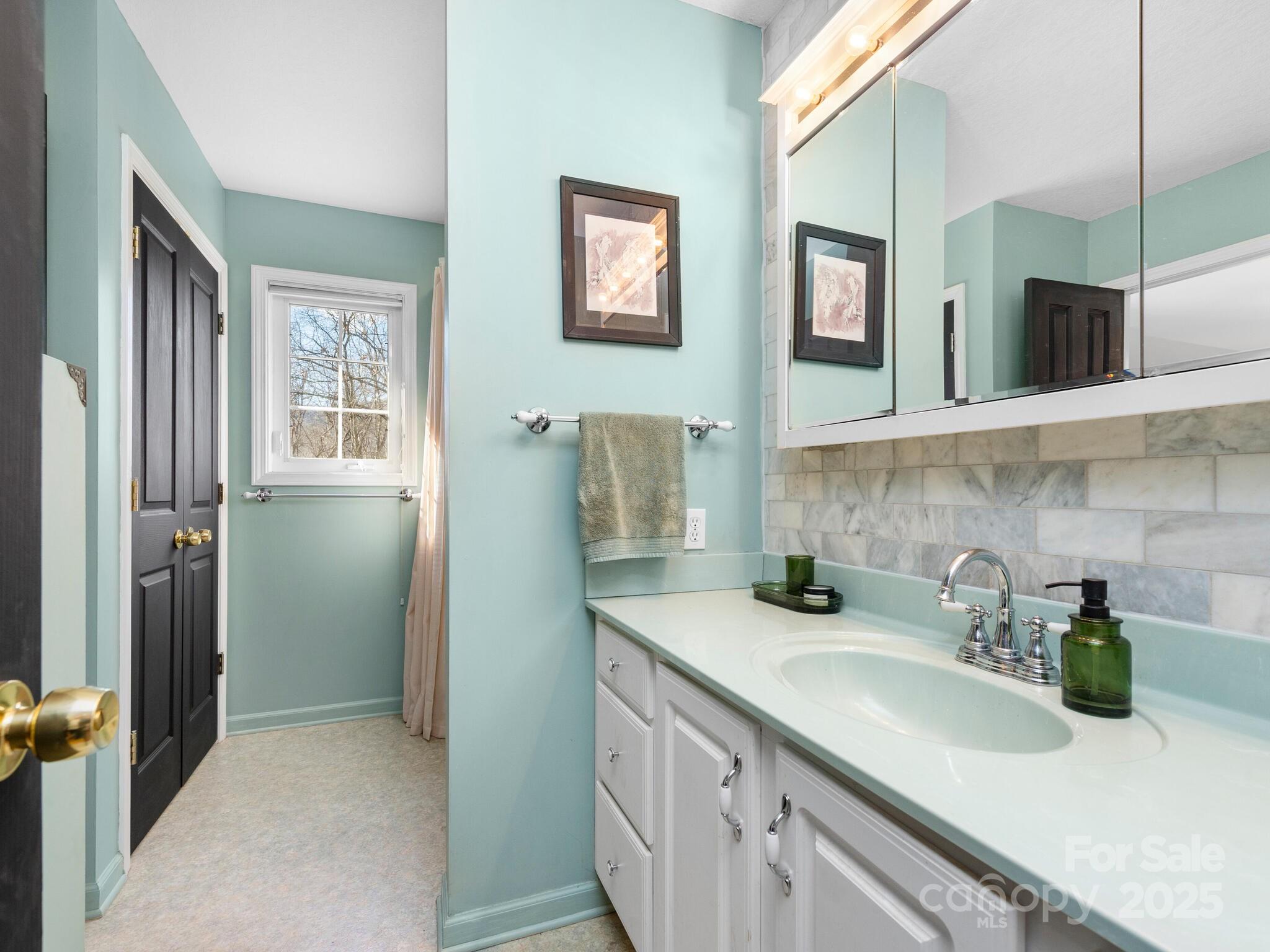 15 Whistle Ridge Road Candler NC 28715